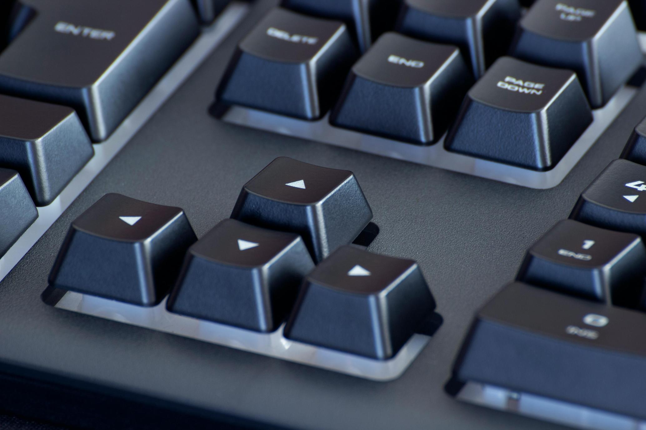 Cómo usar las teclas de flecha en un teclado del 60%